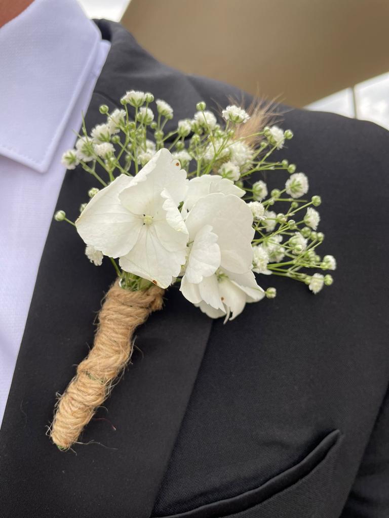 Wedding ceremony flowers